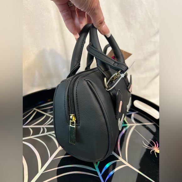 🧛‍♀️🖤💋BETSEY JOHNSON,LUV BETSEY LBHARLEY VAMPIRE LIP KITTY BARREL SATCHEL 🖤💋🧛‍♀️ - Picture 6 of 11